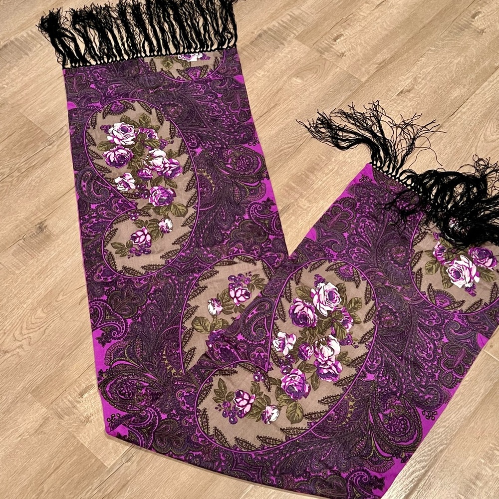 Vintage beatiful Purple Rosesā long scarf 15ā x 39ā